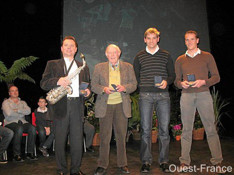 De gauche à droite : Slava Kazykin, Jean-René Villeneuve, Loïc Biron et Régis Raitif.</P>